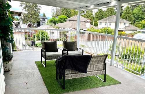 Maple Ridge House | Peaceful Large Modern Home 3 BRD 2 Bath + Kitchen
