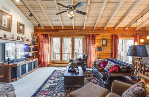 Buford House | Peaceful Lawrenceville Cabin with Hot Tub on 6 Acres