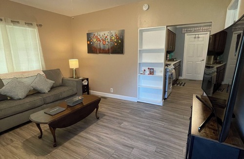 Airport Township House | Peaceful little house in the heart of Maryland Heights