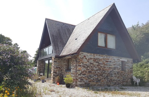 Rock Cottage | Peaceful location within short walk to local amenities and beaches.