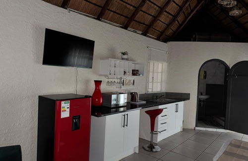 Kempton Park Cabin | Peaceful lodge with free WiFi in Kempton Park, near airport, near airport