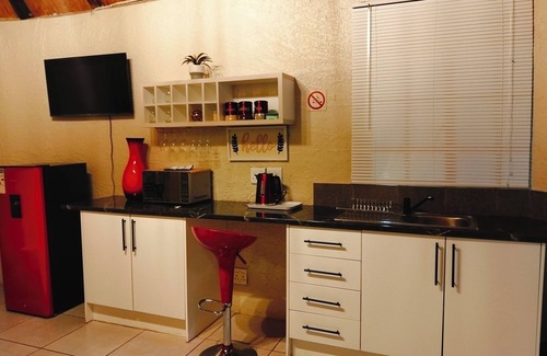 Kempton Park Cabin | Peaceful lodge with free WiFi in Kempton Park, near airport, near airport