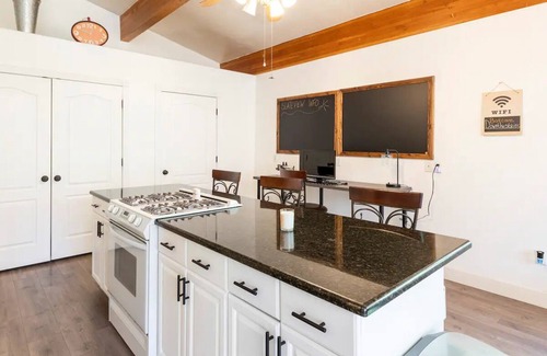 Provo House | Peaceful Loft near BYU and Slate Canyon - 1.5 mile