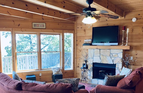 Rising Fawn Cabin | Peaceful Log Cabin Getaway on Top of Lookout Mountain with Spectacular Views
