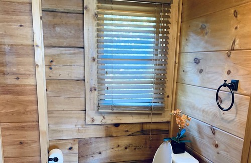 Rising Fawn Cabin | Peaceful Log Cabin Getaway on Top of Lookout Mountain with Spectacular Views