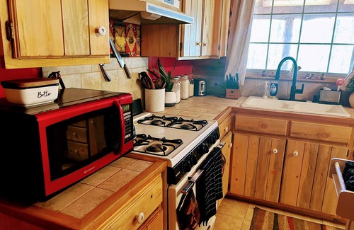 Chiloquin Cabin | Peaceful Log Cabin - Just 45 Minutes From Beautiful Crater Lake!