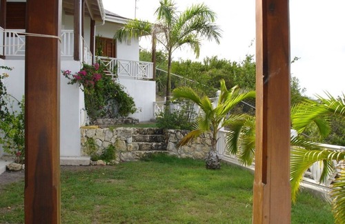 Willikies Villa | Peaceful Luxury 2 Double Bedroom Villa With large private pool and its own dock