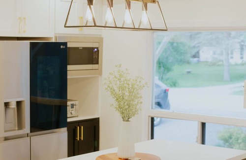 Carrying Place House | Peaceful Luxury in Prince Edward County – Hot Tub, EV Charger