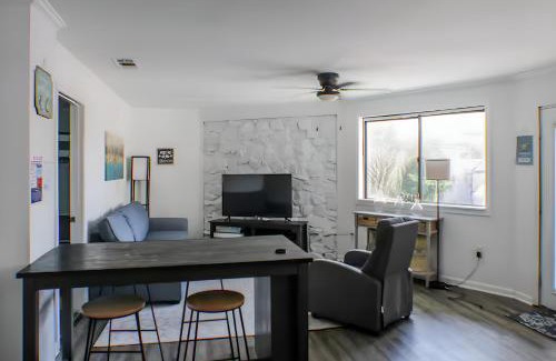Bel Air House | Peaceful Lydia Hide-O-Way - Unwind Near Beach, Breakfast, Spa & Go-Karts!