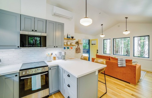 Mendocino Cottage | Peaceful Mendocino Cottage Surrounded By Redwoods