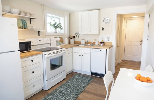 Knightville Apartment | Peaceful & minutes from the Old Port with private parking