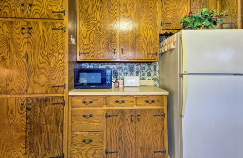 Cole Camp House | Peaceful Missouri Home, 25 Mi to Truman Lake!