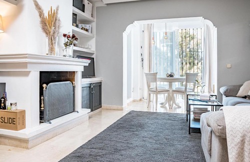 Marbella Apartment | Peaceful Modern 2 bedroom apartment in Aloha Pueblo With View over The Pool