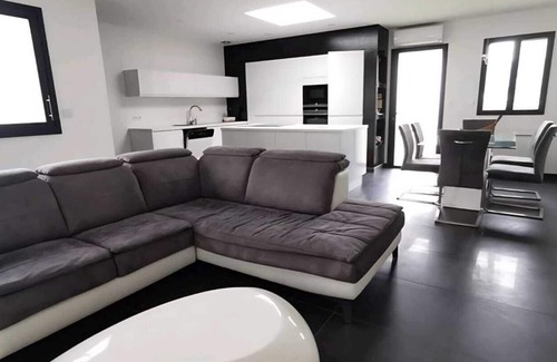 Rosporden House | Peaceful, modern wooden house 15 minutes from the beach