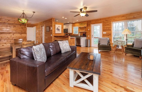 Clyde Cottage | Peaceful Mountain Cabin Nestled on 3.5 Acres - Multi-Tier Deck, Creek Access!