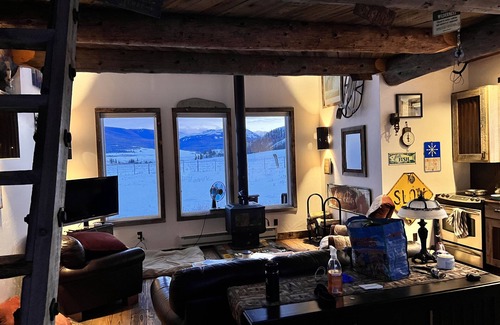 Creede Cabin | Peaceful mountain cabin walking distance to Rio Grande River