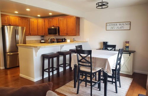 Gypsum House | Peaceful Mountain Escape. n28+Day stay with Workspace, Garage and Quiet Comfort.