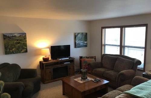 Gunnison Condo | Peaceful Mountain Getaway