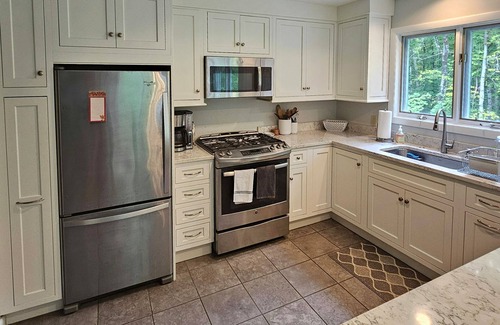 Jamaica House | Peaceful mountain home near skiing, hiking, mtn biking & more
