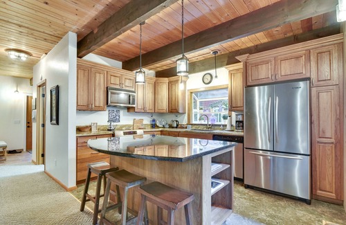 Zigzag Cabin | Peaceful Mt. Hood Cabin w/Hot Tub & Fire Pit!