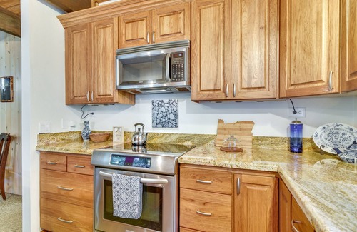 Zigzag Cabin | Peaceful Mt. Hood Cabin w/Hot Tub & Fire Pit!
