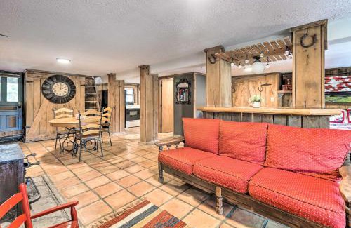 Mount Sterling House | Peaceful Mt Sterling Cabin Deck and Fire Pit!