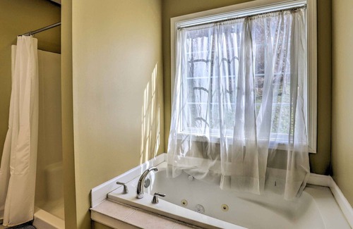 Weaverville House | Peaceful Mtn Retreat ~ 14 Mi to Asheville