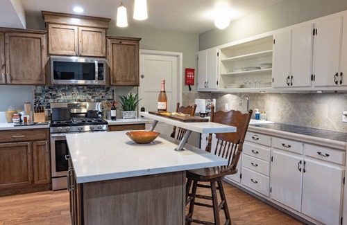 Oak Park House | PEACEFUL, NEAR SDSU, CENTRAL with LG PATIO, FULL KITCHEN, COZY BEDS, GATED HOME