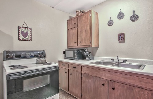 North Upper Truckee Cabin | Peaceful near golf, hiking, Tahoe Paradise Park Play in Tahoe-Dog Friendly