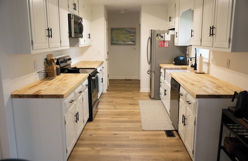 Watkinsville House | Peaceful neighborhood retreat minutes from downtown watkinsville and wire park.
