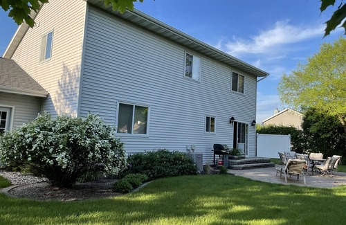 Butte Des Morts House | Peaceful Neighborhood 5 Miles from EEA Grounds