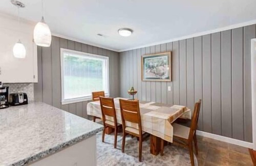 Winston - Salem House | Peaceful Noble Hill Top Haven -at- Winston-Salem