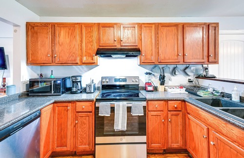 Ernul House | Peaceful North Carolina Getaway w/Large Deck!