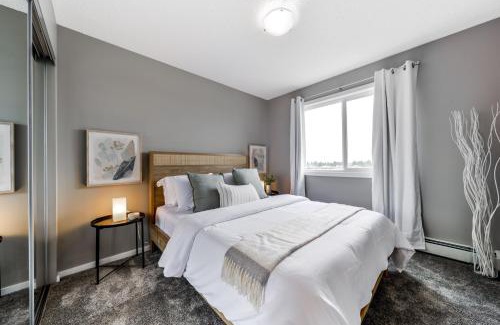 Southwest Edmonton Apartment | Peaceful Oasis Condo, AC, Top Floor, Secure UG Parking, Balcony, King Bed!