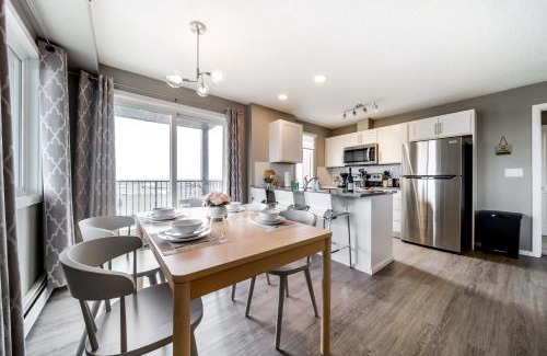 Southwest Edmonton Apartment | Peaceful Oasis Condo, AC, Top Floor, Secure UG Parking, Balcony, King Bed!