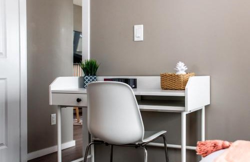 Southwest Edmonton Apartment | Peaceful Oasis Condo, AC, Top Floor, Secure UG Parking, Balcony, King Bed!