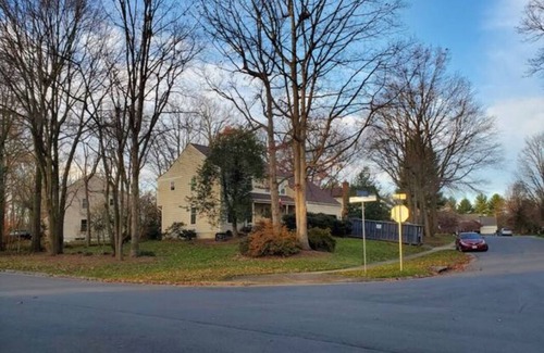 Reston House | Peaceful Oasis in North Point - BBQ Grill - Hot Tub