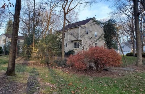Reston House | Peaceful Oasis in North Point - BBQ Grill - Hot Tub