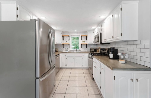 East Greenwich House | Peaceful Oasis minutes to T.F. Green International Airport, Main Street & more