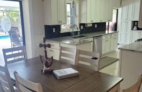 Yacht Club House | Peaceful Oasis of Cape Coral - Serene Canal Home With Pool