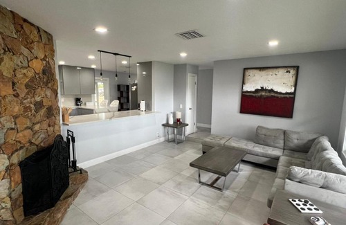 Lake Worth House | Peaceful oasis ready for you