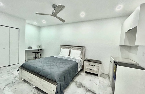 Davie Apartment | Peaceful Oasis. Room with a kitchenette for 1 person only