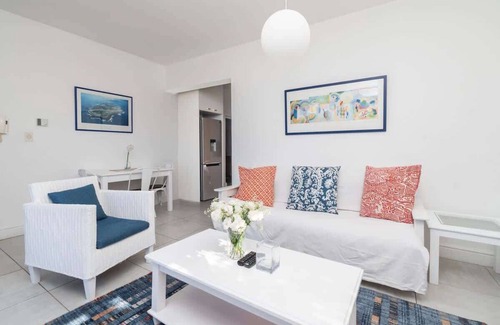 Glencairn Apartment | Peaceful Ocean-View Apartment with Balcony