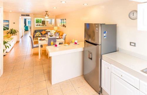 Zona Hotelera Norte Condo | Peaceful Oceanfront condo, Blue&White Calming Vibes, Attentive onsite staff
