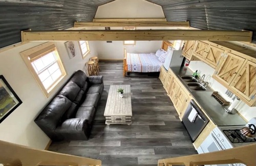 Blanca Cabin | Peaceful off-grid cabin at Alamo Alpaca Ranch PET FRIENDLY