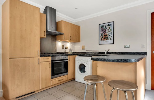 Summertown Apartment | Peaceful One Bed Apartment in Summertown with Garden & Parking