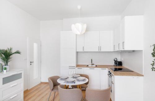 Vrsovice Apartment | Peaceful One Bedroom Apartment by Rentero