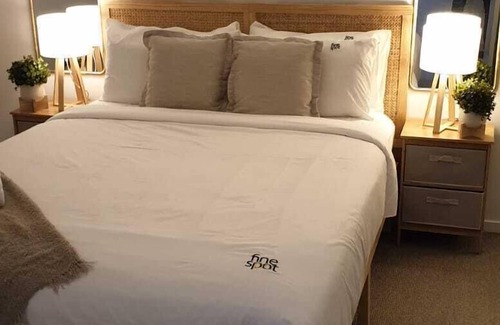 Brisbane Central Business District Apartment | Peaceful One Bedroom Residence with Parking