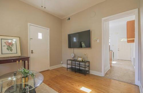 Forest Park Apartment | Peaceful One Bedroom Home near Chicago
