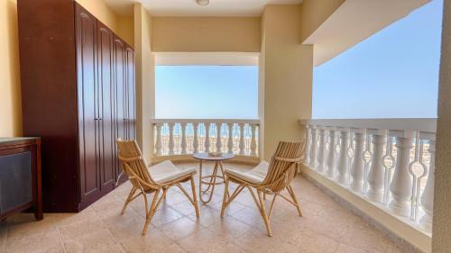 Al Hamra Village Apartment | Peaceful Paradise - Modern Studio - Sea Views